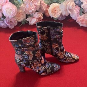 NWOT Naturalizer Floral Brown Mix Patterned Ruched Side Zip Heeled Boots.